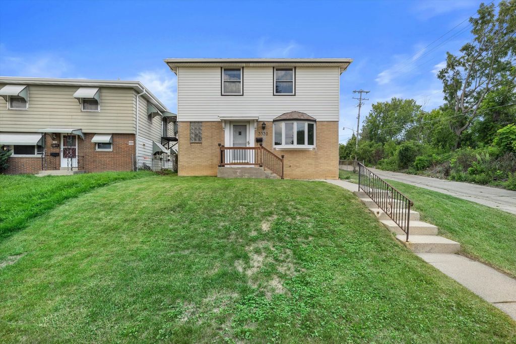 3332 S Burrell St 3332a, Milwaukee