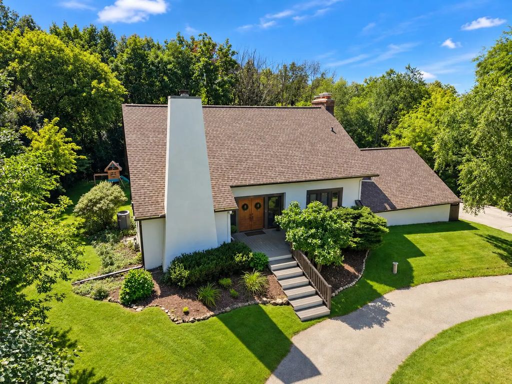 N63w29813 Woodfield Ct, Merton