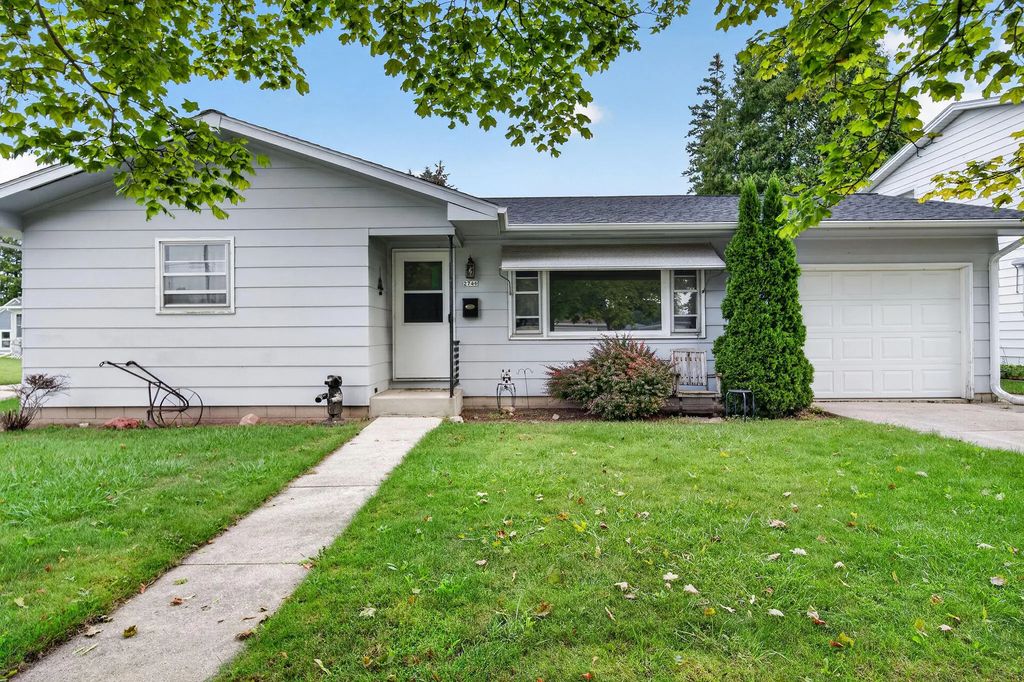 2746 Saemann Ave, Sheboygan