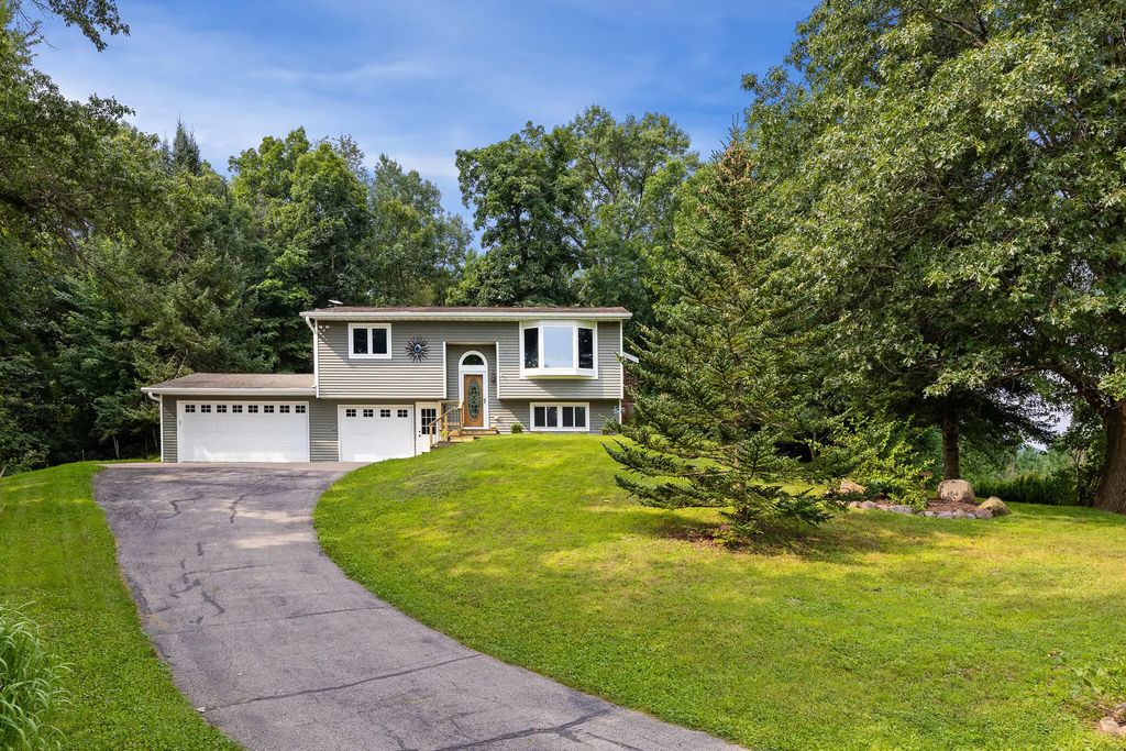 W5861 Mahlum Rd, Farmington