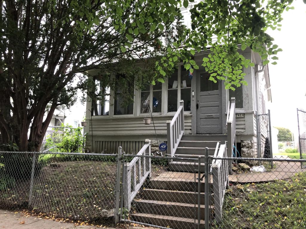 2464 W Lloyd St, Milwaukee