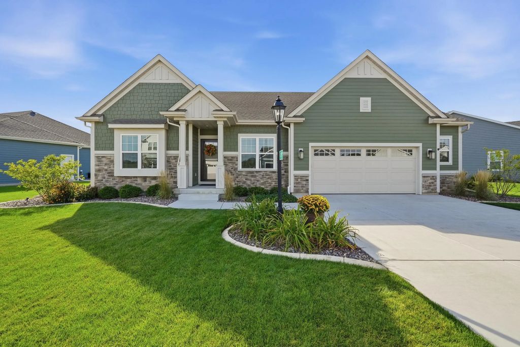 2935 Yahara Dr, Summit