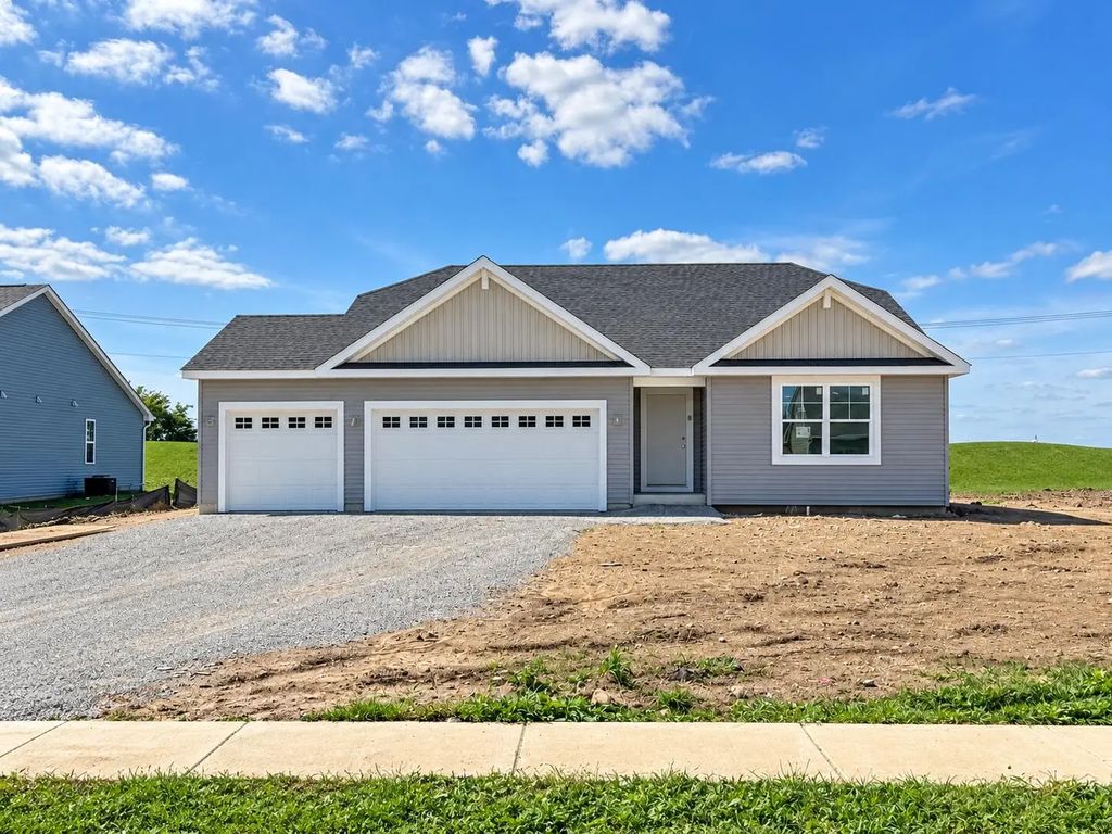 210 Linden Ln, Delavan