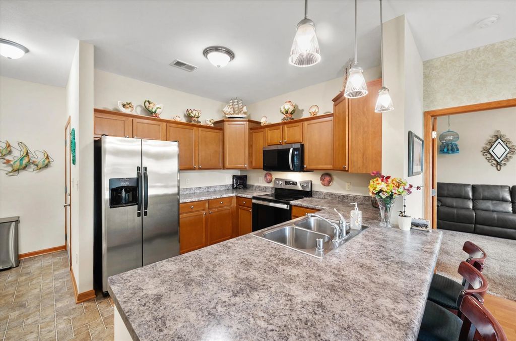 941 Autumn Ridge Ln 941, Hartford