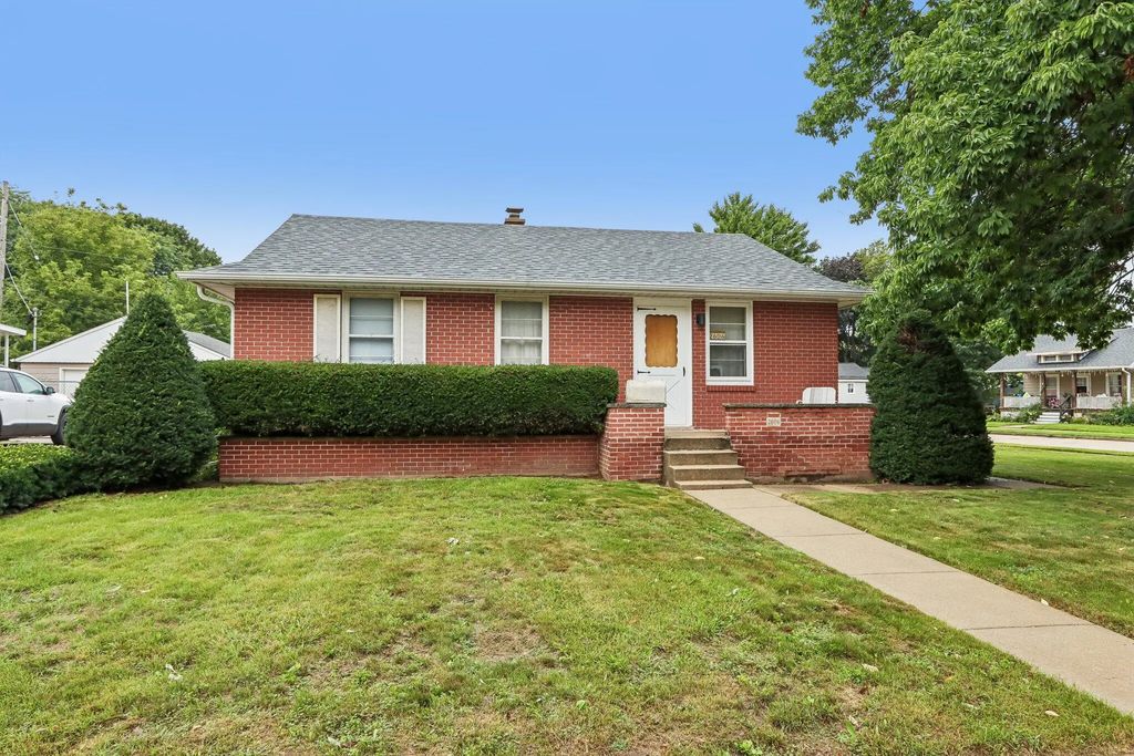2606 Eisenhower Dr, Racine