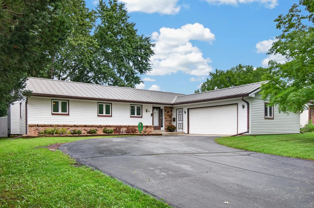650 Meadow Ln, Burlington
