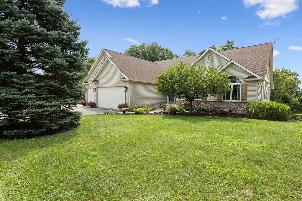 W7265 Robins Way, Sugar Creek