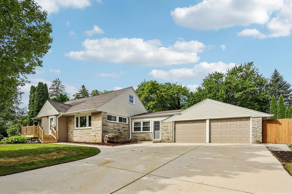 W73n917 London Ct, Cedarburg