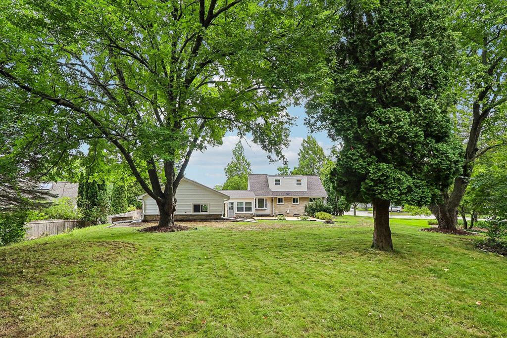 W73n917 London Ct, Cedarburg