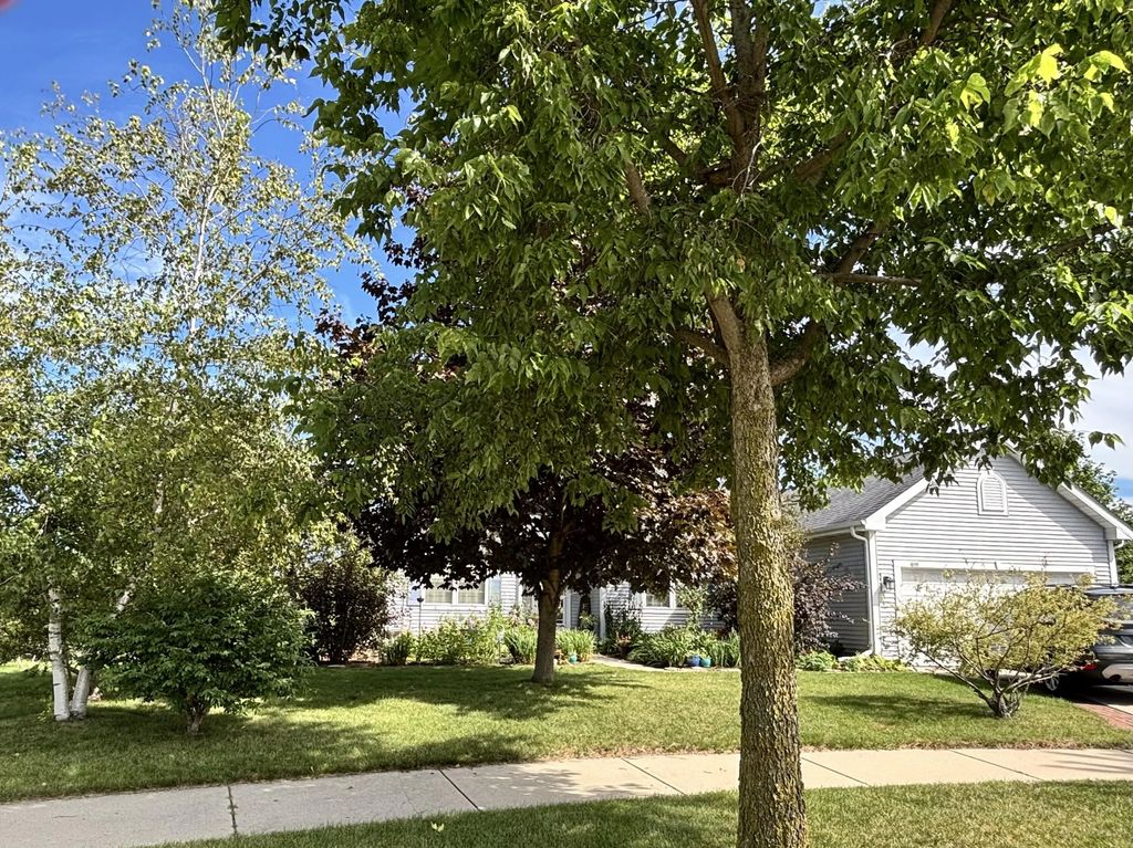 643 Riverwood Ln, West Bend