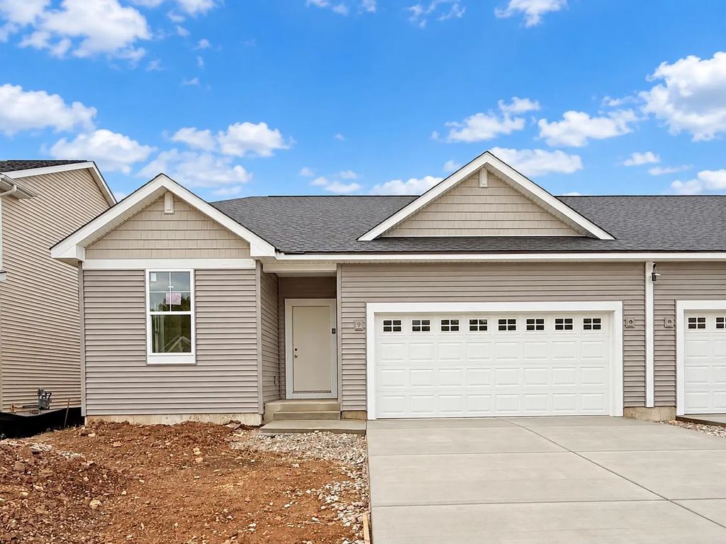 1578 Meadowview Ct, Whitewater