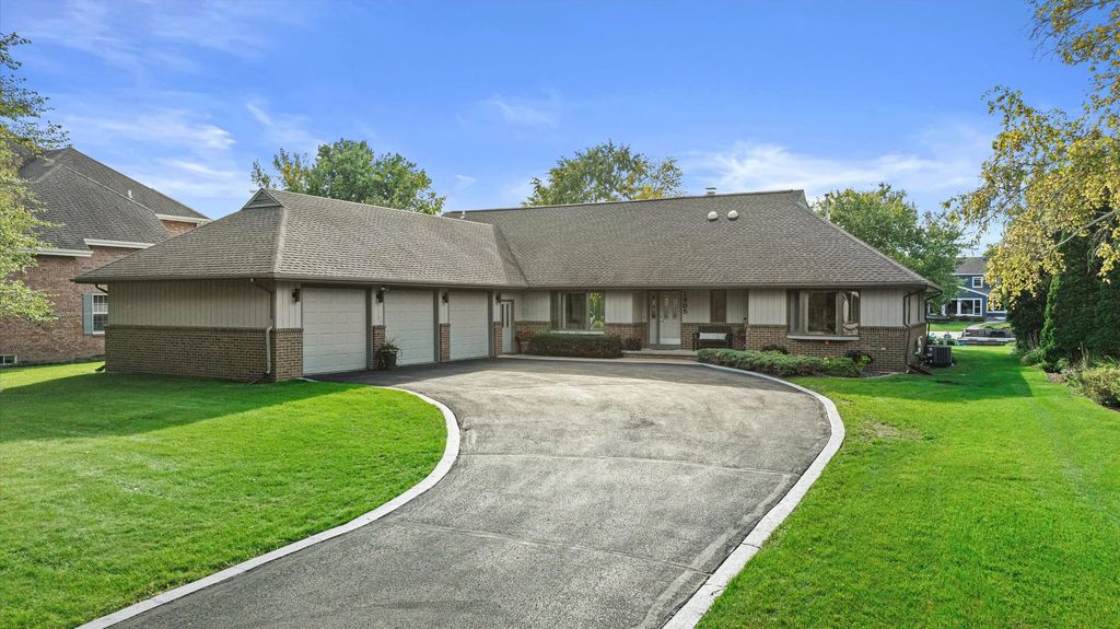 1905 Hickory Ln, Oshkosh