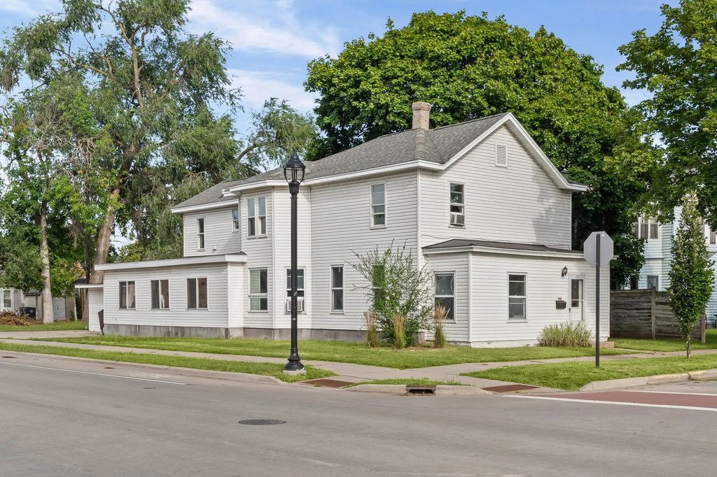 1603 Charles St, La Crosse