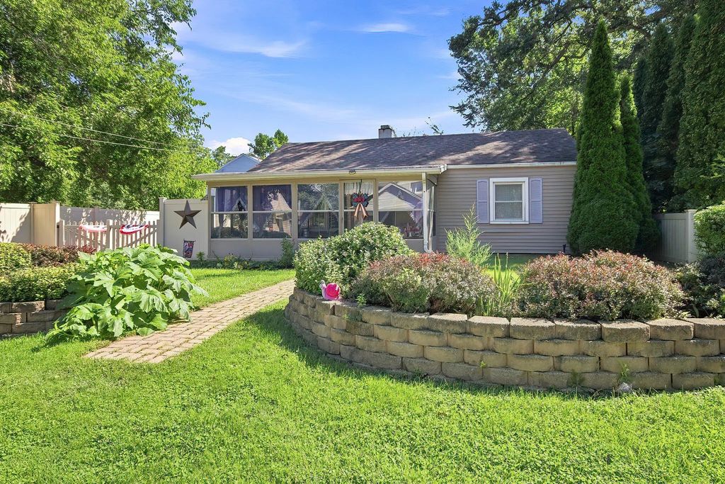 22841 128th St, Salem Lakes