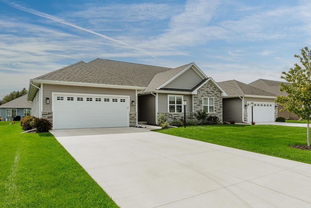 5235 Briarwood Cir 28, Caledonia