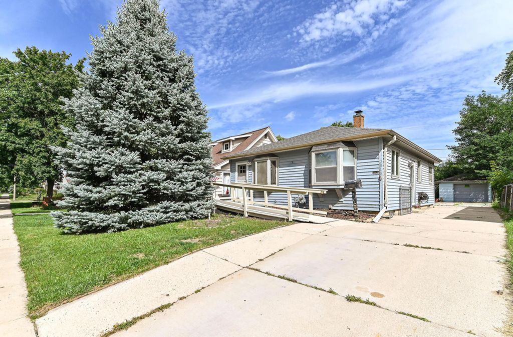 2818 S 71st St, Milwaukee