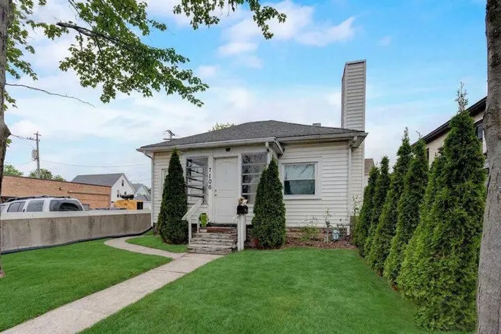 7106 W National Ave, West Allis