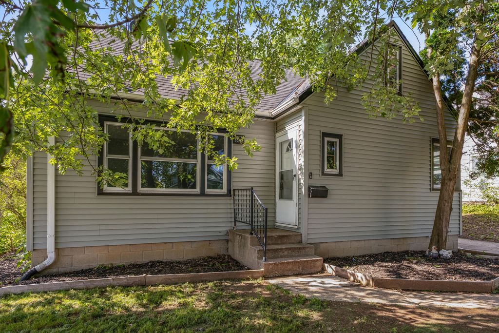8505 W Arthur Ave, West Allis