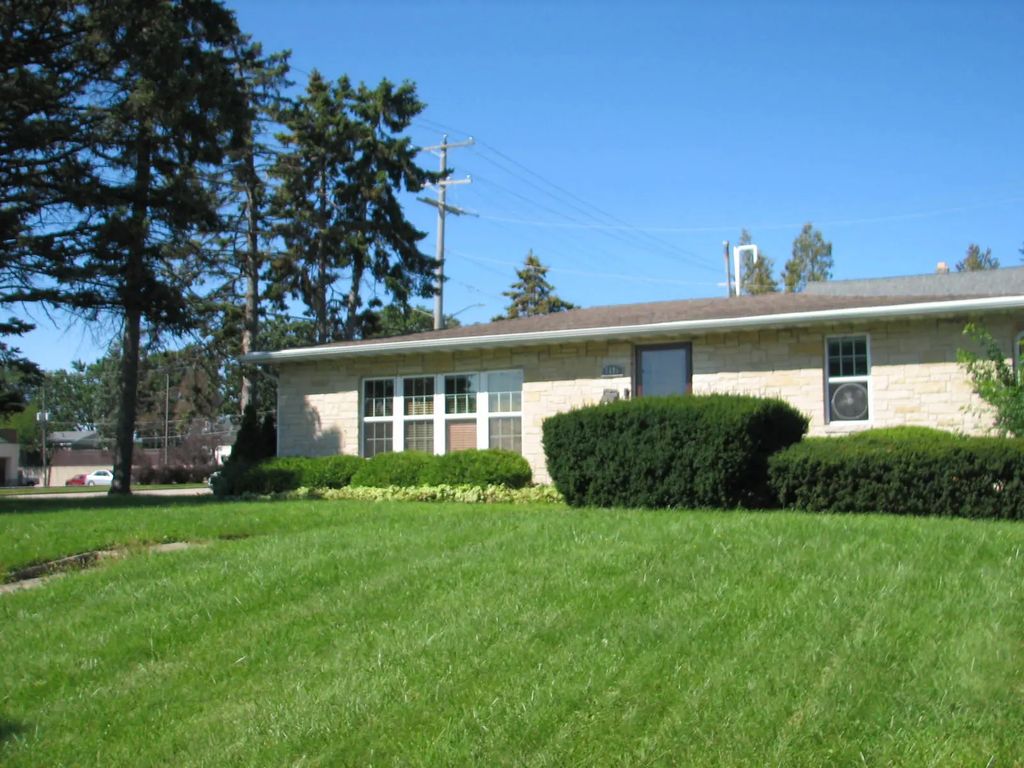 7426 Pershing Blvd, Kenosha