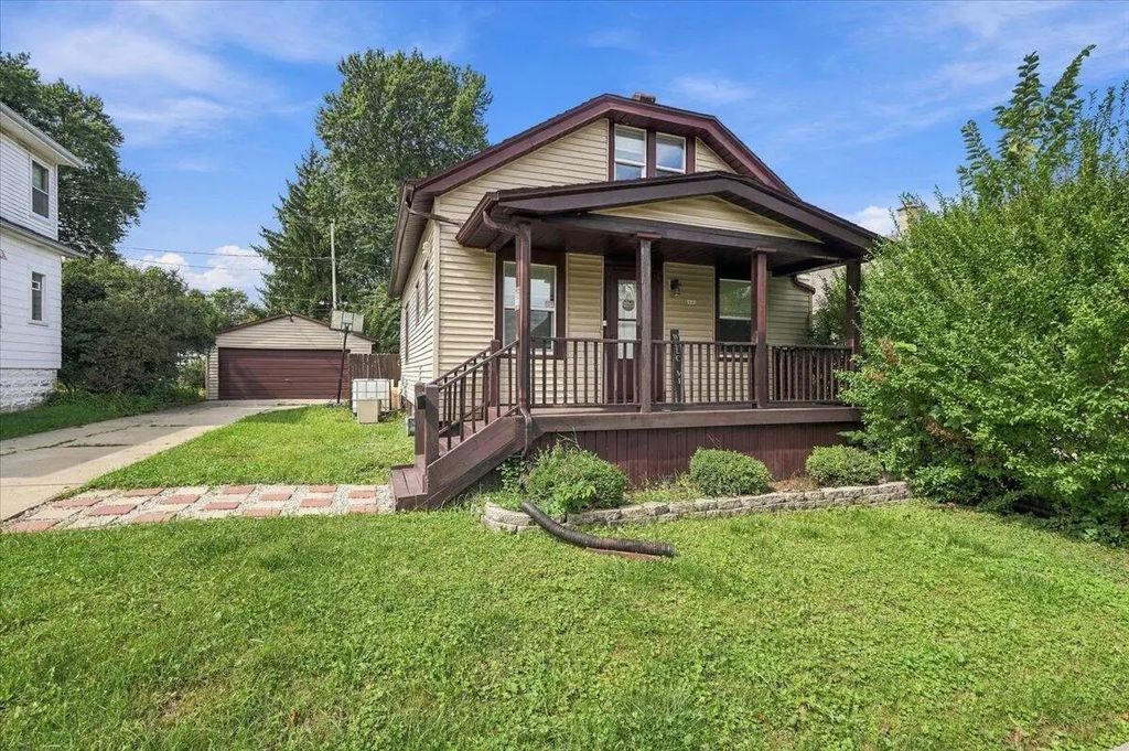 2133 S 89th St, West Allis