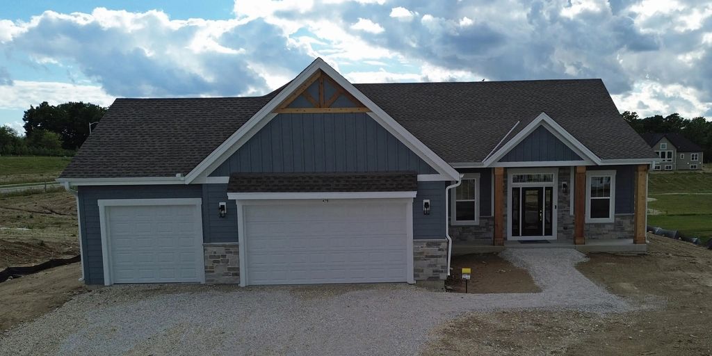 479 Sandstone St, Slinger