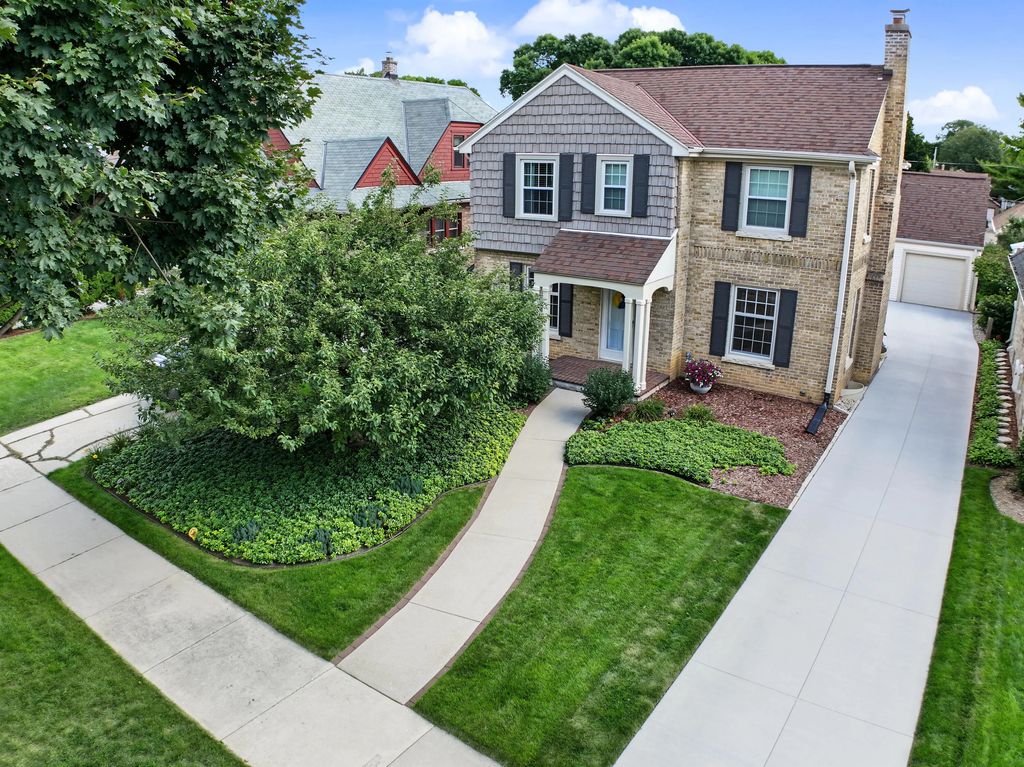 2520 Lefeber Ave, Wauwatosa