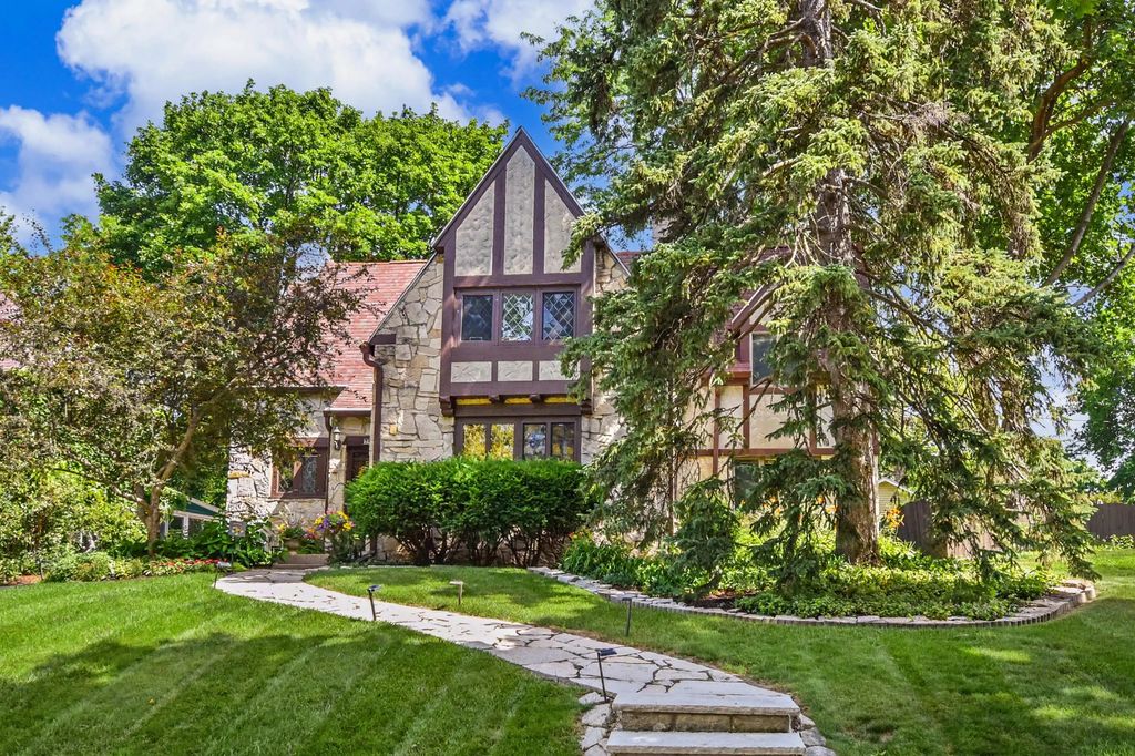 7440 Oakhill Ave, Wauwatosa