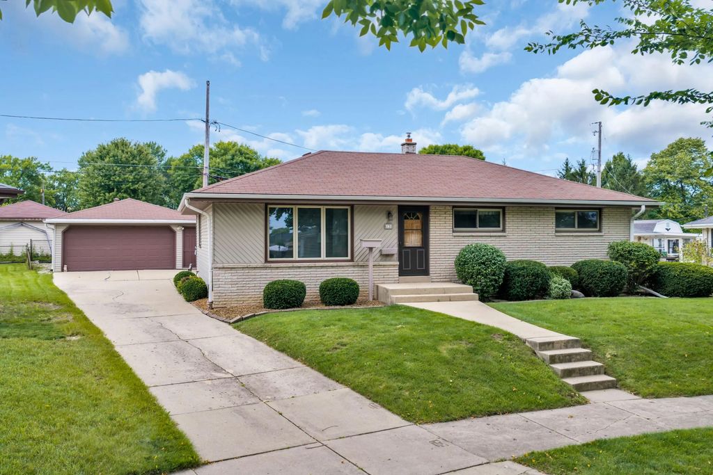 6131 S 15th Ct, Milwaukee
