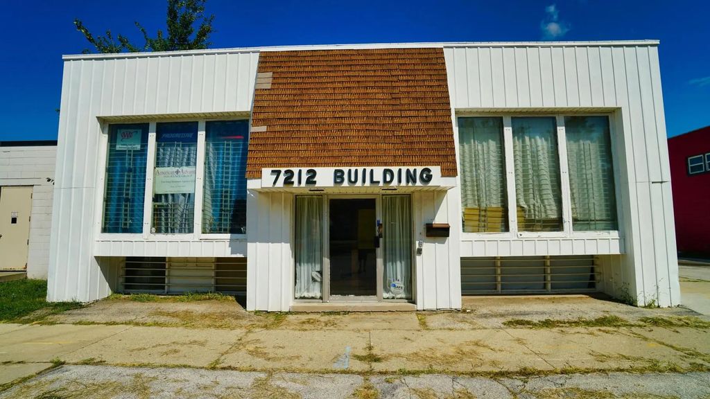 7212 W Fond Du Lac Ave, Milwaukee