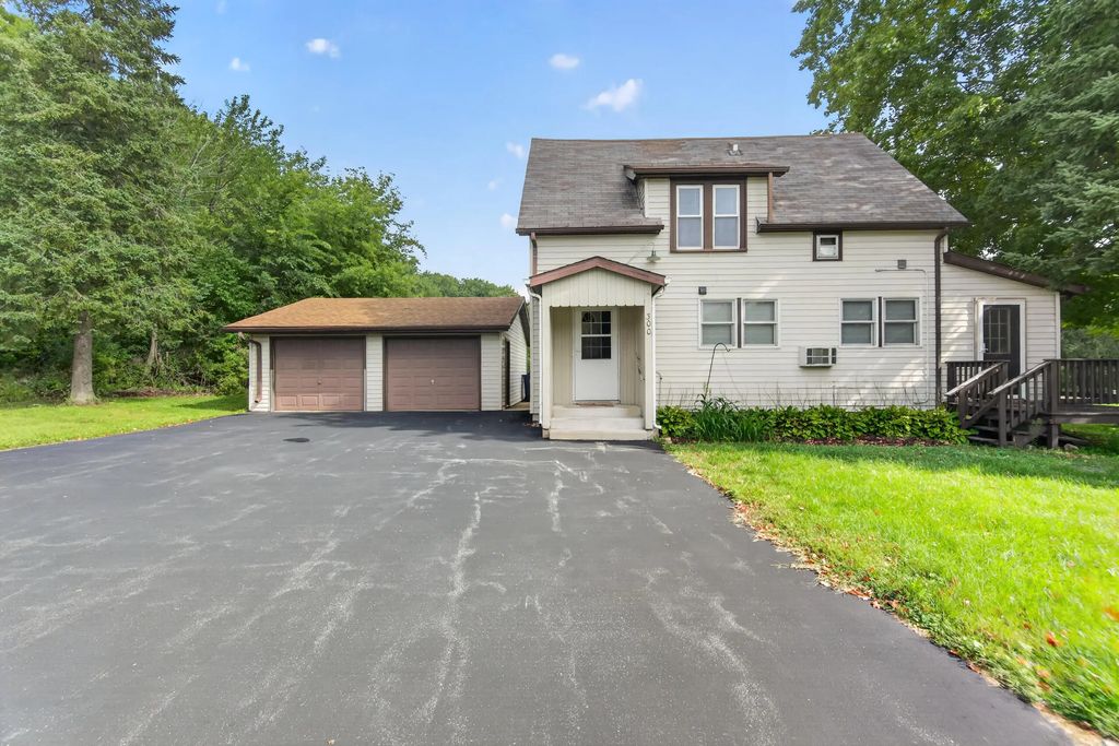 300 James St, Slinger