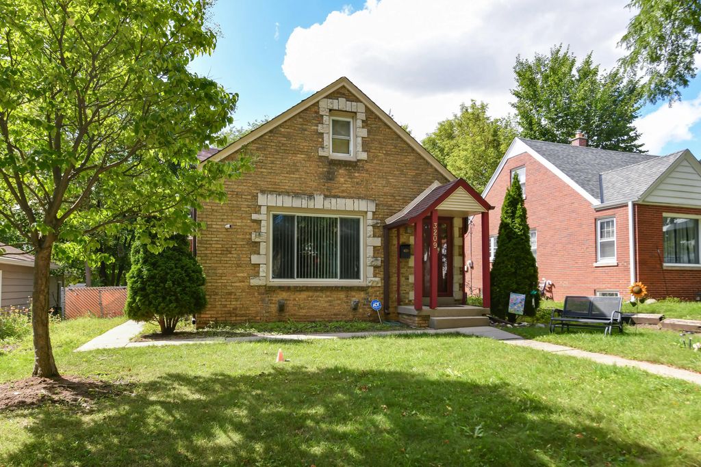 3209 N 81st St, Milwaukee