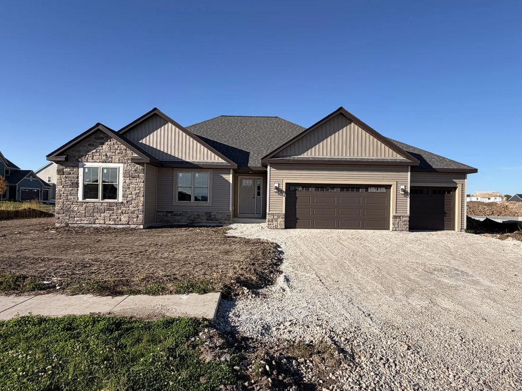 1236 Wild Rye Ln, Oconomowoc