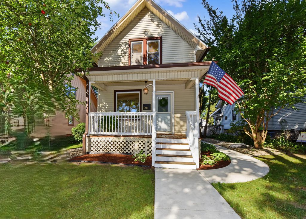 130 S James St, Waukesha