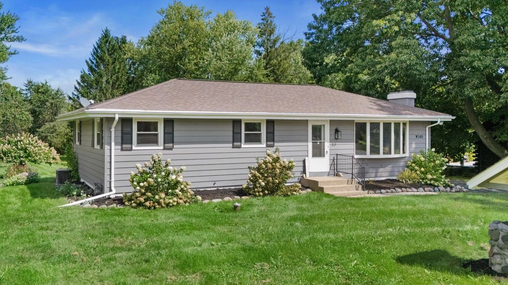 W140 Belleview Ave, Ixonia