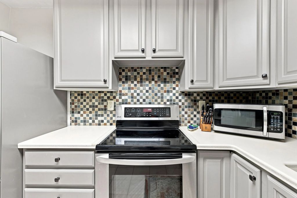 2440 W Good Hope Rd 46, Glendale