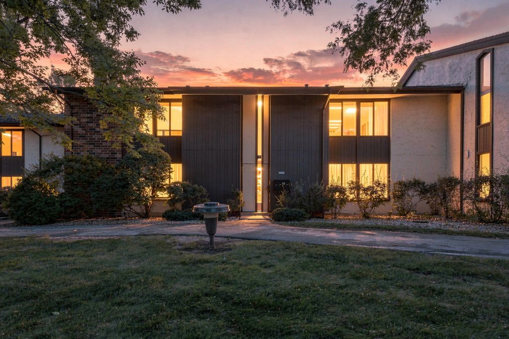 2440 W Good Hope Rd 46, Glendale
