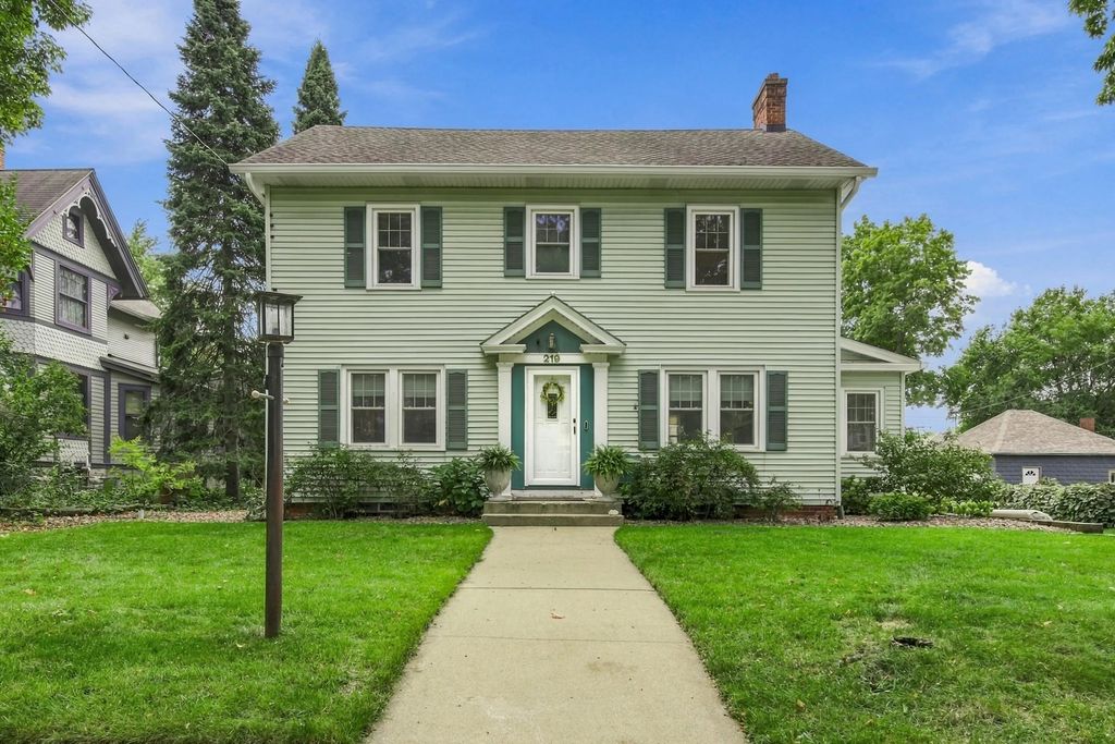 219 W Laflin Ave, Waukesha