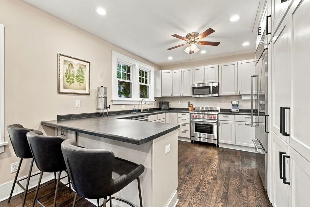 219 W Laflin Ave, Waukesha