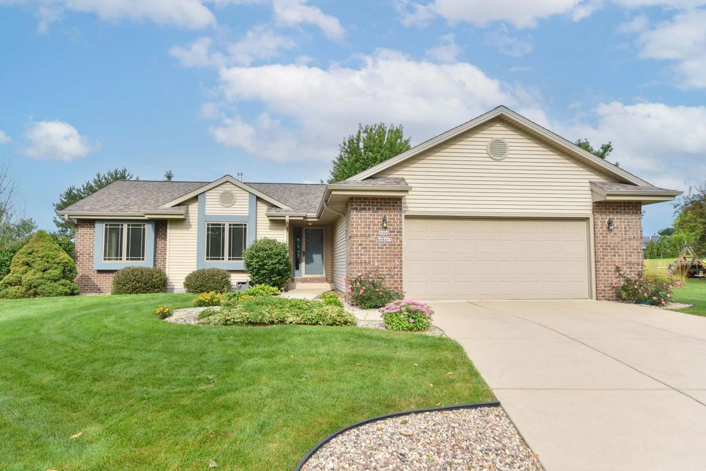 W208n16471 St Andrews Ct, Jackson