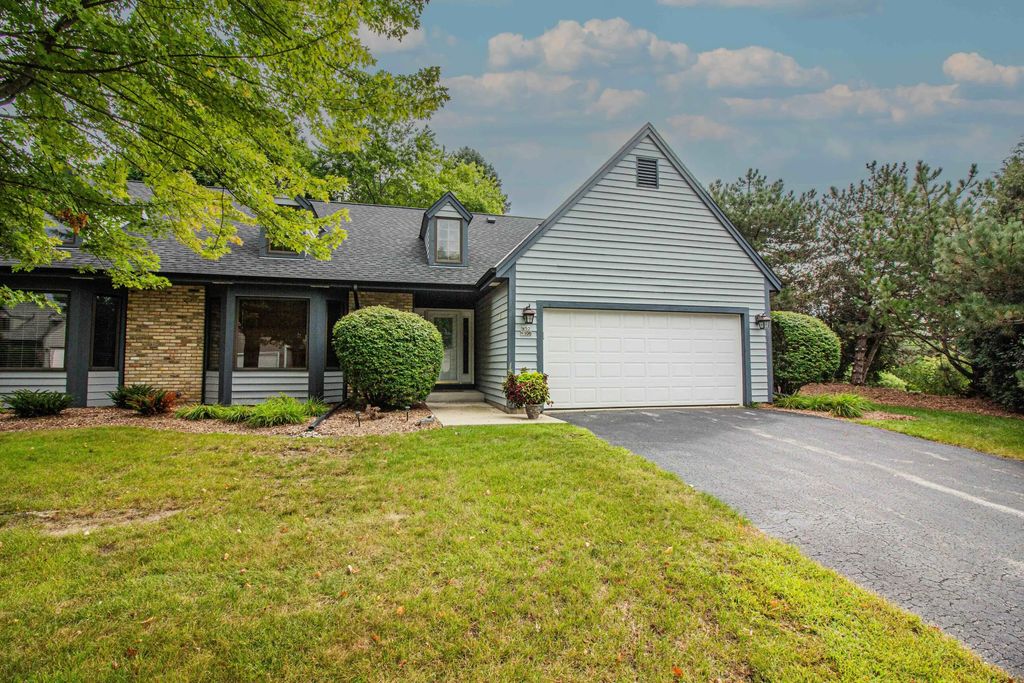 W52n106 Pioneer Ct B, Cedarburg