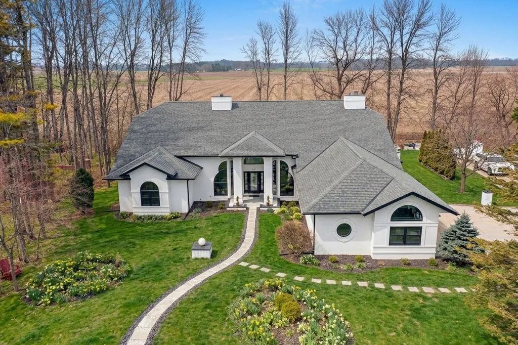 402 Wild Oak Dr, Manitowoc