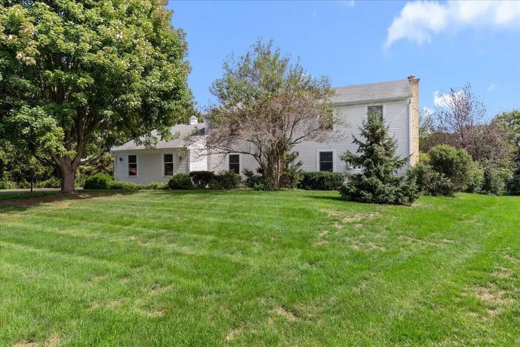 9 Cherrywood Ct, Wind Point
