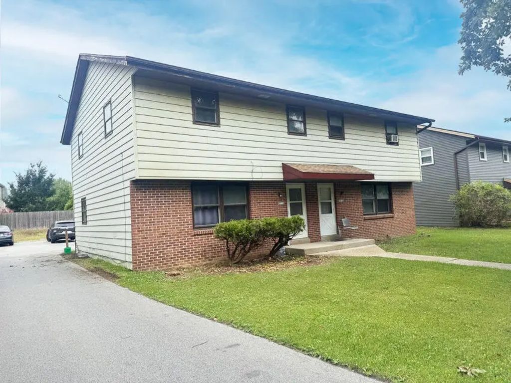 7951 N 94th St 7953, Milwaukee