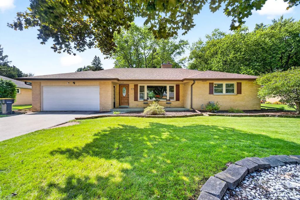 3523 W Pelican Ln, Brown Deer