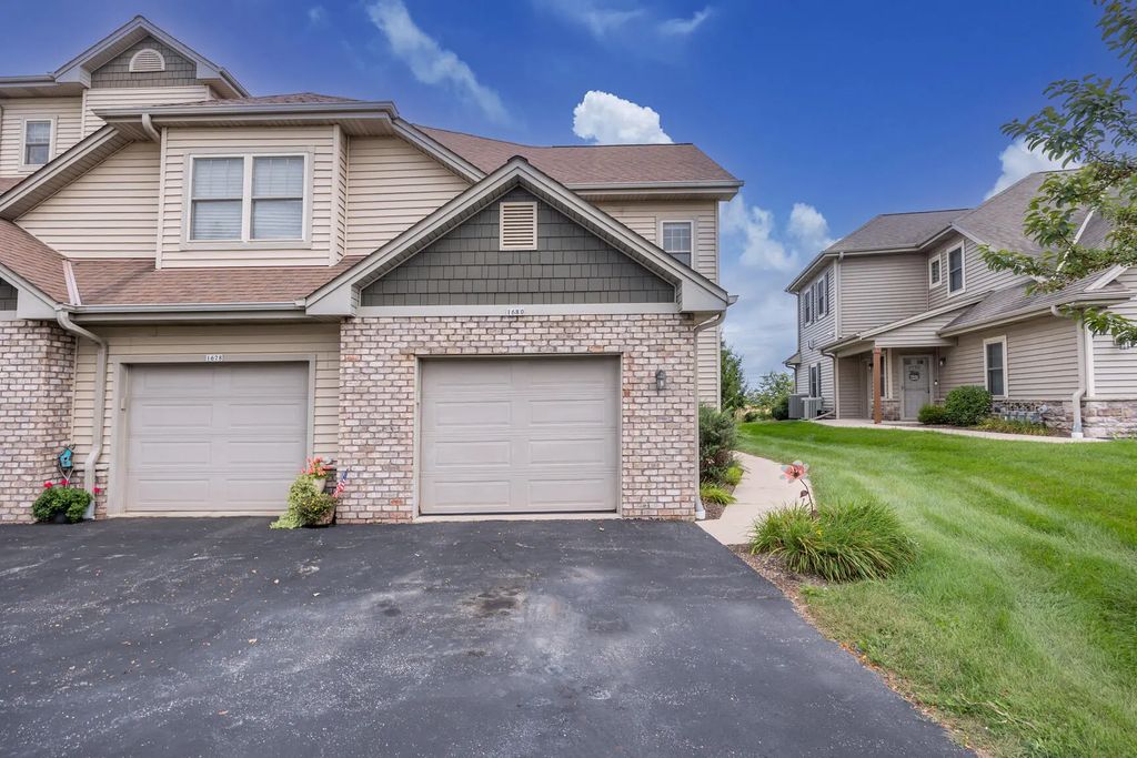 1680 New Port Vista Dr, Port Washington