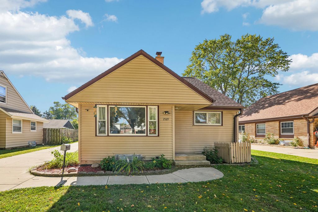 2529 W Bolivar Ave, Milwaukee