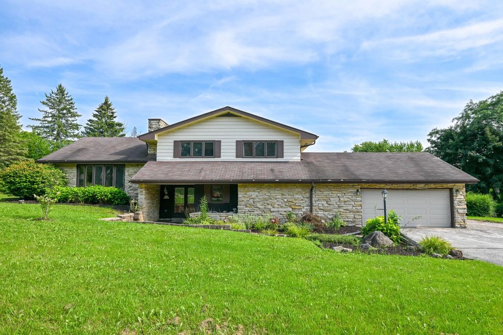N113w13099 Crestview Dr, Germantown