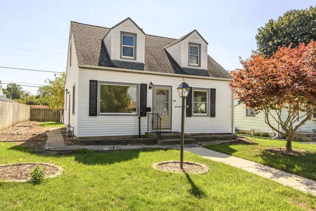 921 E Howard Ave, Milwaukee