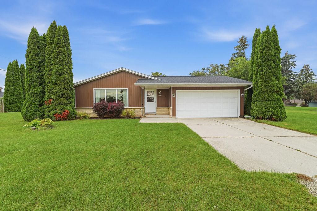 4302 E Parke Ridge Ln, Sheboygan