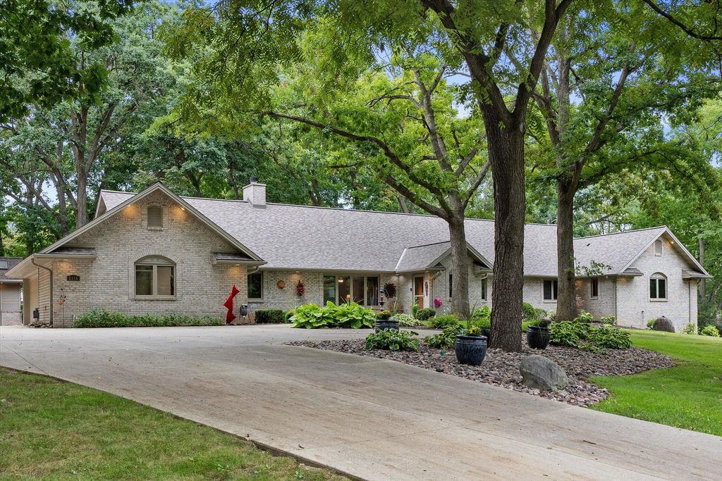 2416 N 118th St, Wauwatosa